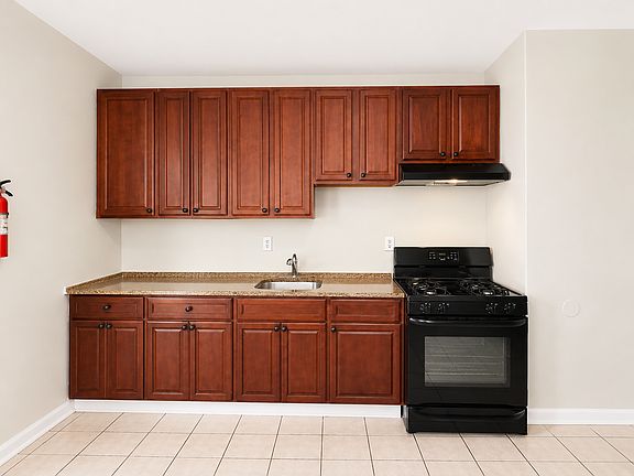 2nd image of 114 Lyons Ave Floor 1