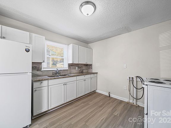 5th image of 1106 Summer Dr