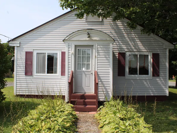 6 Bird Street, Houlton, ME 04730