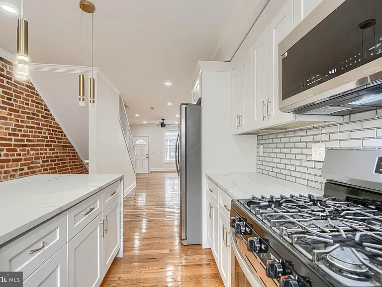 404 N Robinson St — Photo 10
