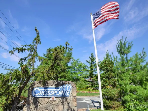 14 Lear Ct, East Brunswick, NJ 08816