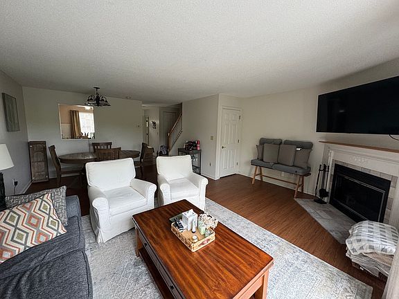 3rd image of 401 Monticello Dr