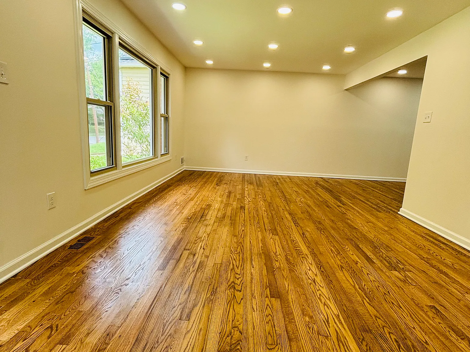 4 bed, 1932 sqft, $3,350 — Photo 4