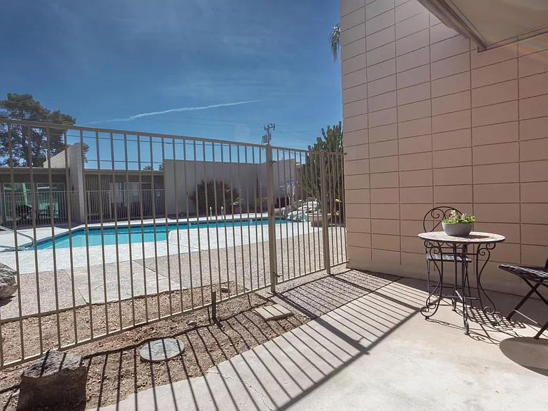 1043 E Maryland Ave #5 — Photo 14
