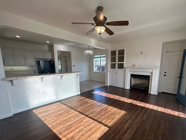 3293 Dewar Ln — Photo 2
