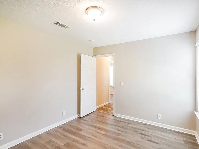 1312 S Hampton Ct — Photo 17