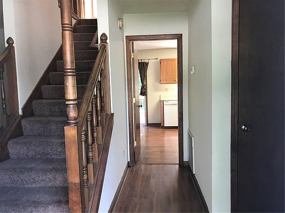 3rd image of 4945 Streamside Dr