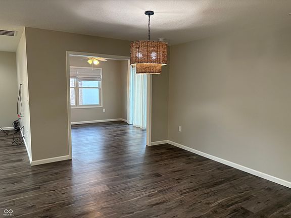 4th image of 306 E Charter Dr