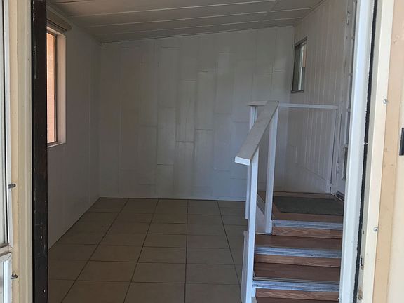 Frt entrance enclosed porch