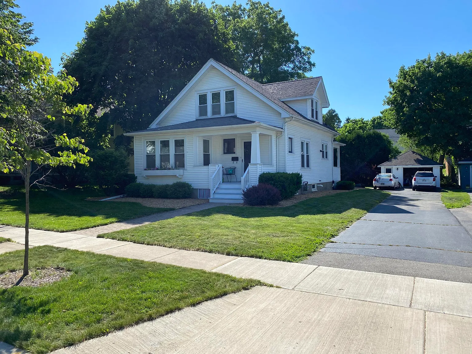 317 Kendall St photo 1