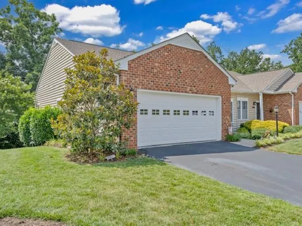 5516 Mountain Village Dr, Roanoke, VA 24018