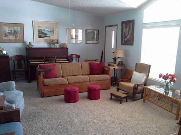 3rd image of 99 Emerald Dr E