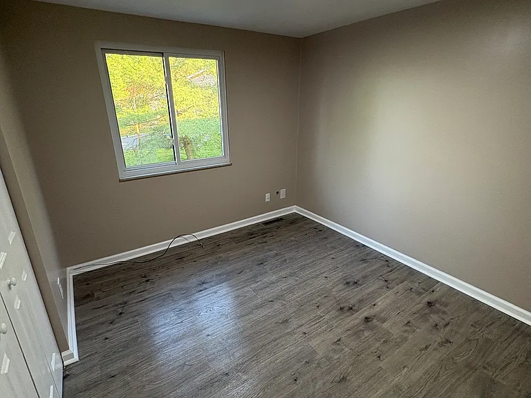 203 Parkwood Dr — Photo 3