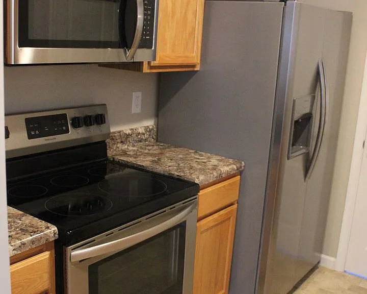 433 Leslie Ct — Photo 4