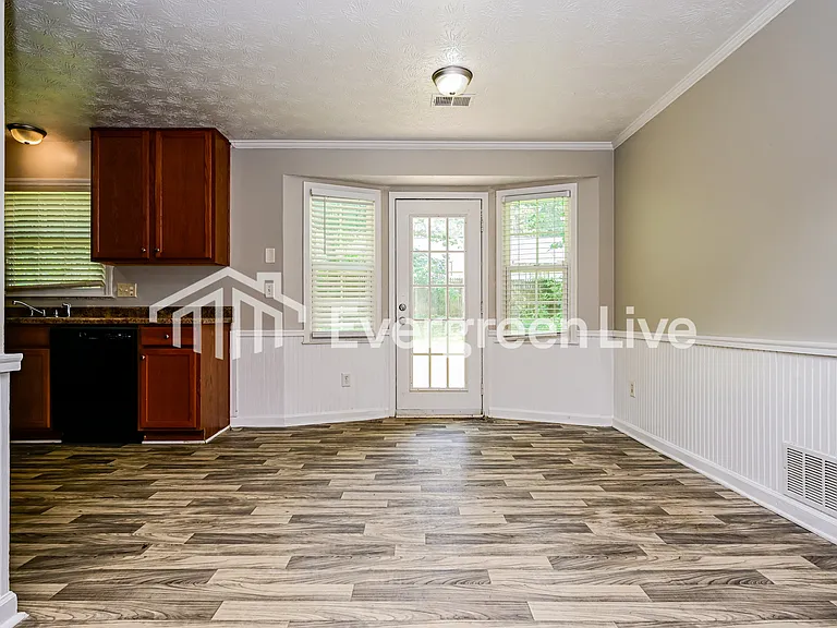 4312 Derbyshire Trce SE — Photo 3