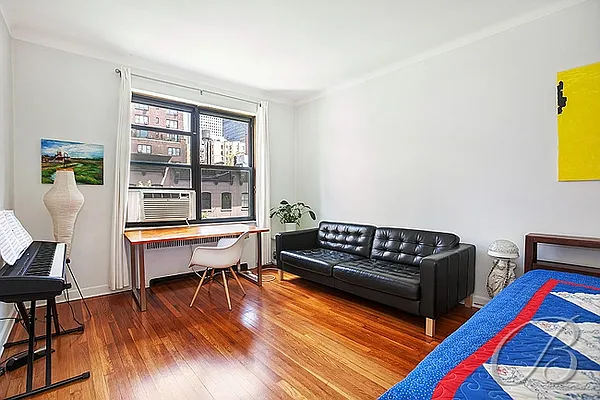 Sold by Bellmarc Realty | media 5