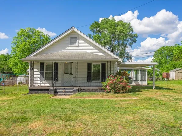 317 Quintas Ave, Burlington, NC 27215