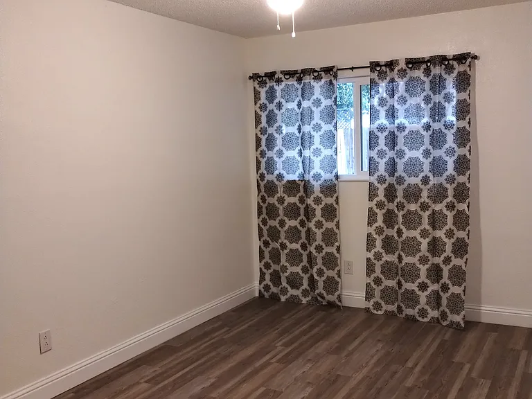 637 Grambling Ct — Photo 4