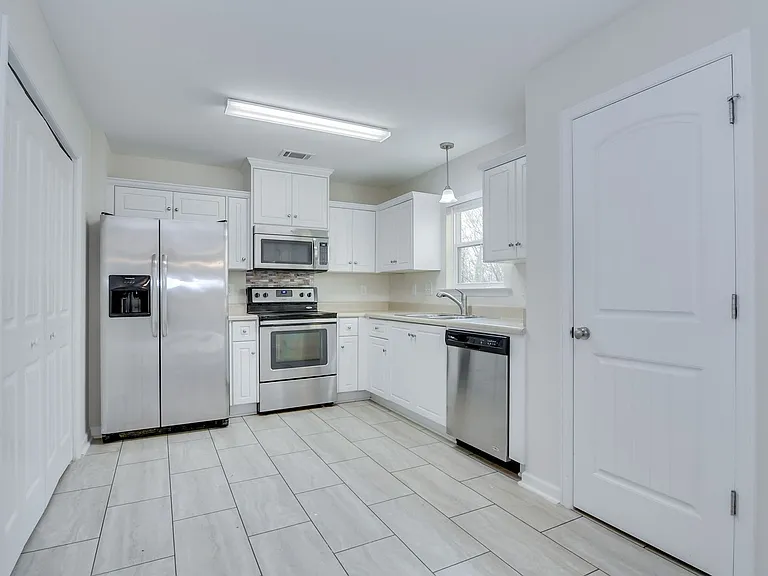 703 Sycamore Ct — Photo 11
