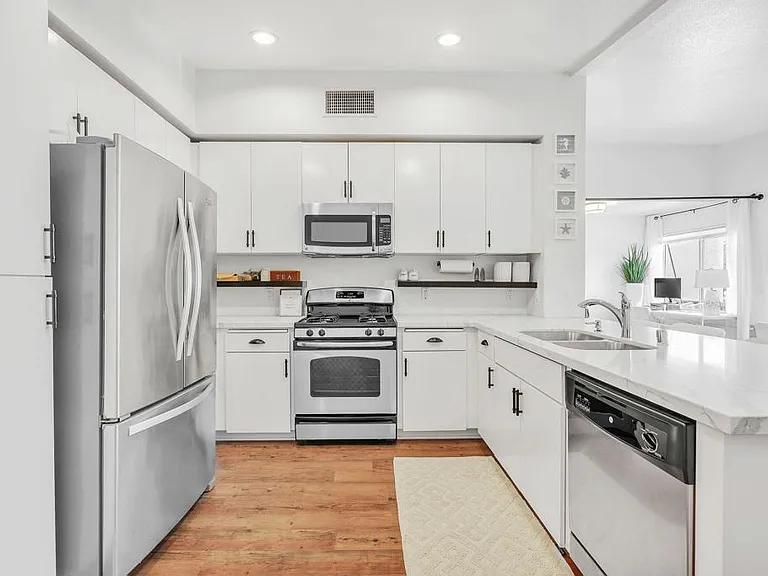 687 S Coast Hwy #101-302 — Photo 11