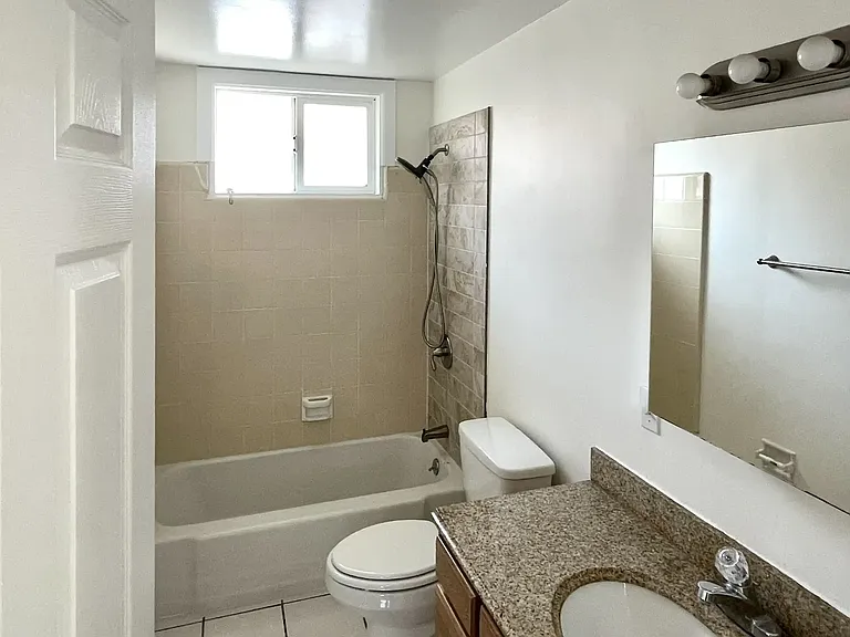 4553 Huntington Dr N #4553 — Photo 8