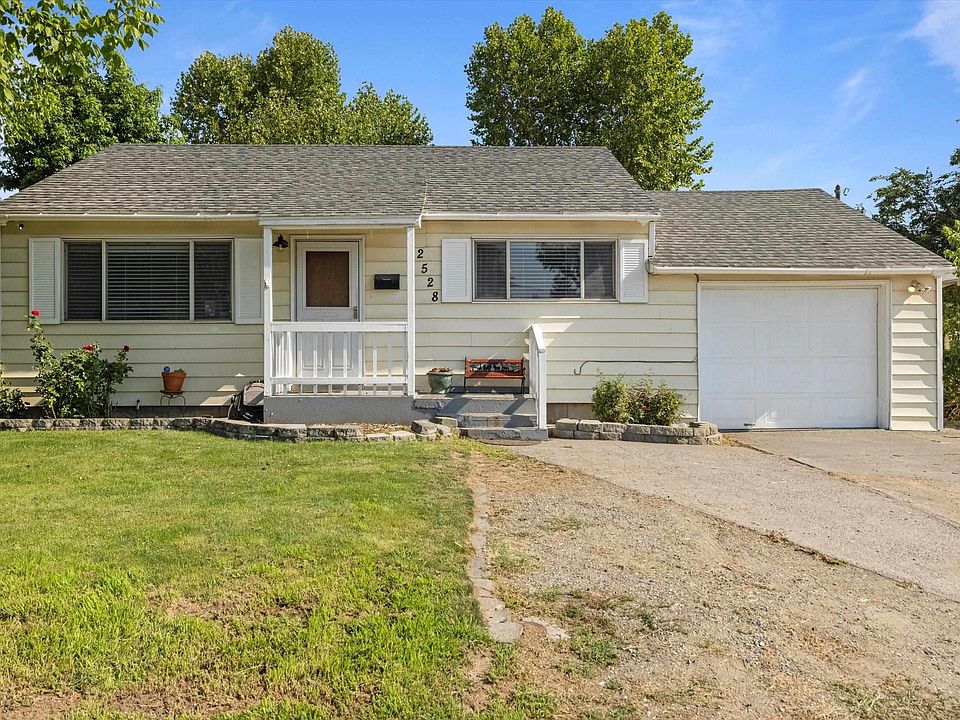 1st image of 2528 W 6th Ave