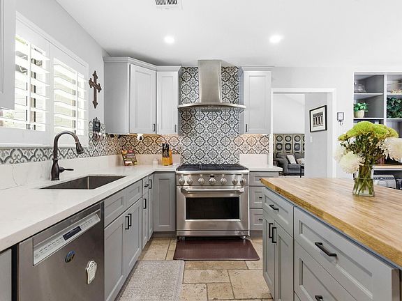 4th image of 2 Wild Oak Cir