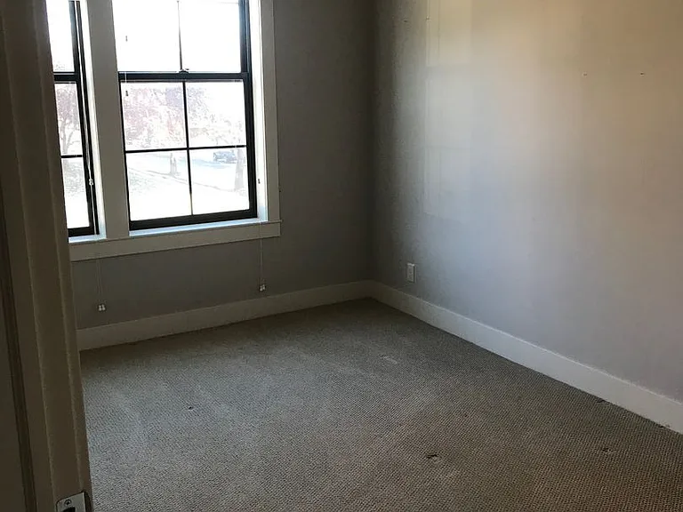 3625 Dewey Ave — Photo 15