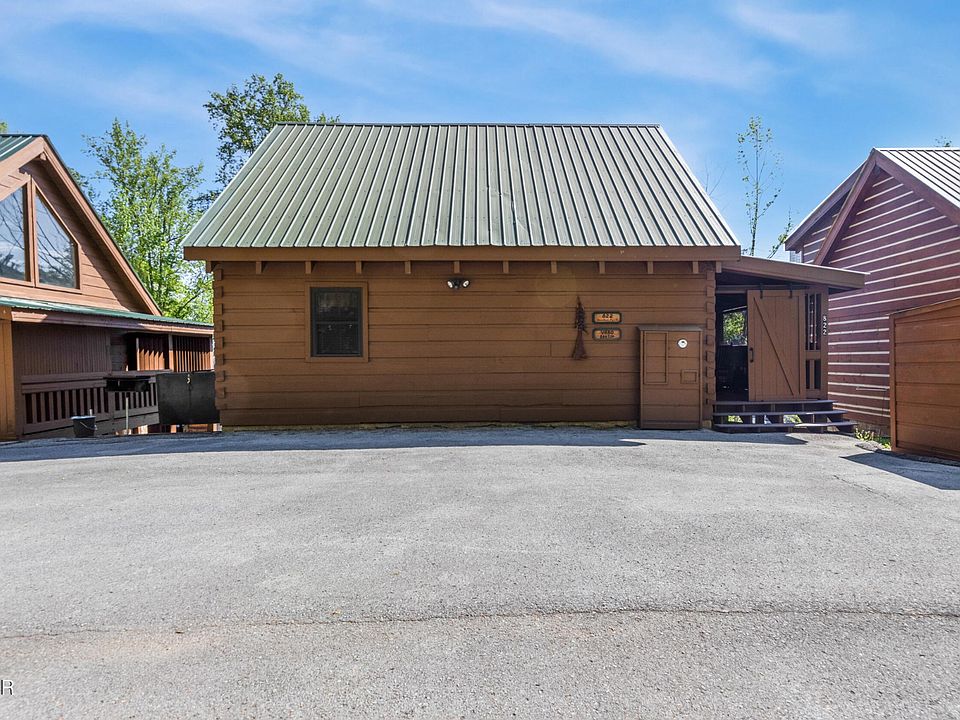 1st image of 822 Eagle Cove Way