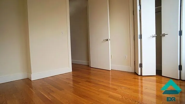 Rented by EXR | media 9