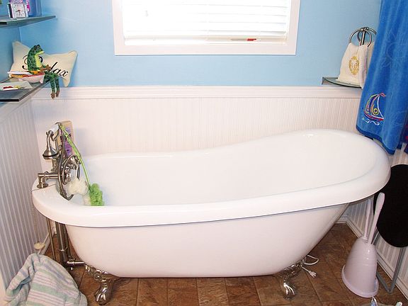 Claw  foot tub