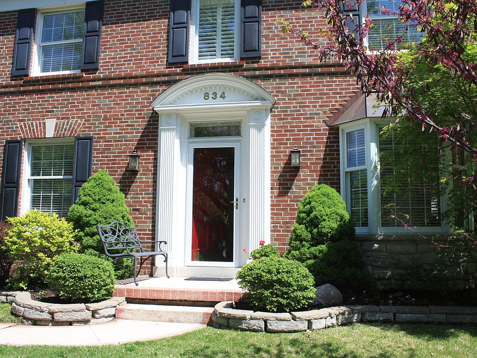 1st image of 834 N Biltmore Dr