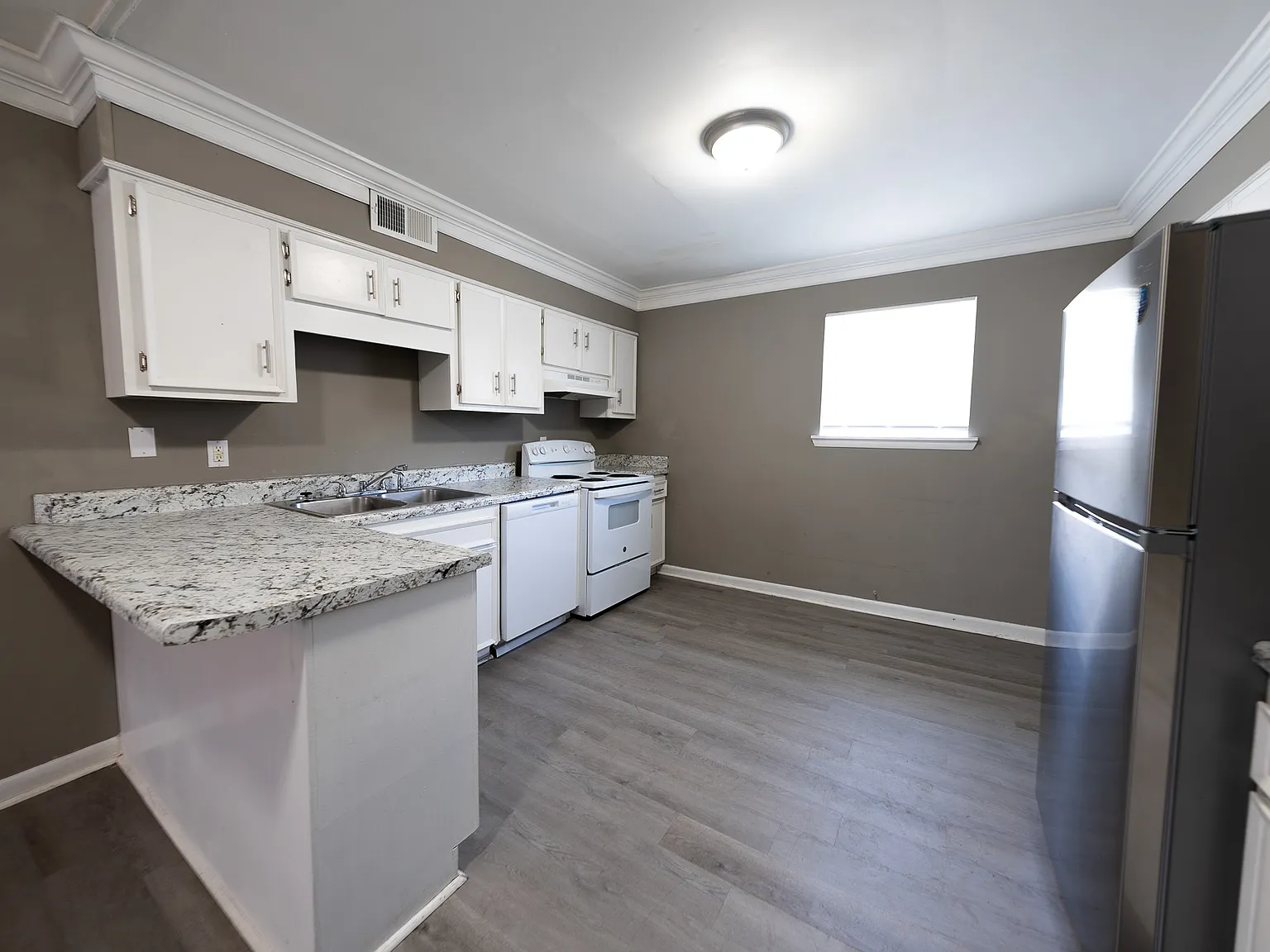 2 bed, 1.5 bath, 1000 sqft, $1,025 — Photo 3