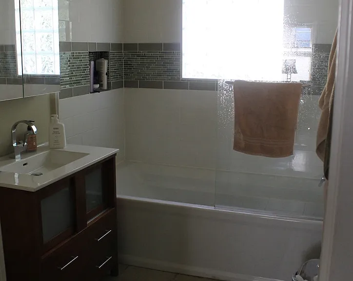 Extra large bathtub for soaking