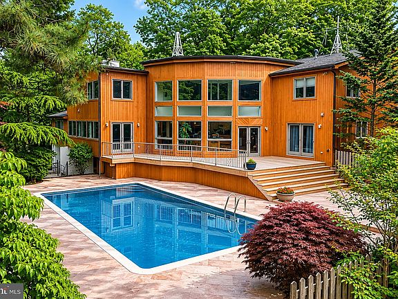 4th image of 460 Browning Ln