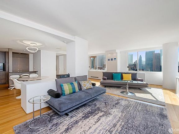 2nd image of 350 W 50th St #18DE