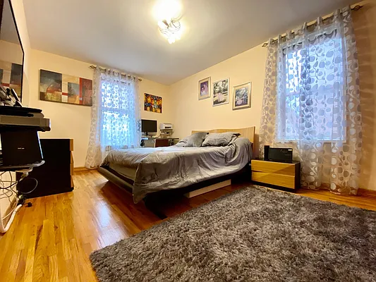 Sold by Maximillion Realty, Inc. | media 25