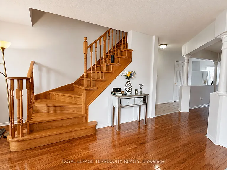 1215 Wadebridge Cres #UPPER — Photo 4