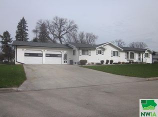 408 W Arthur St, Laurens, IA 50554