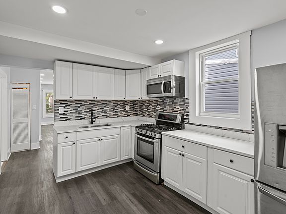 2nd image of 3904 W Montrose Ave Unit 2
