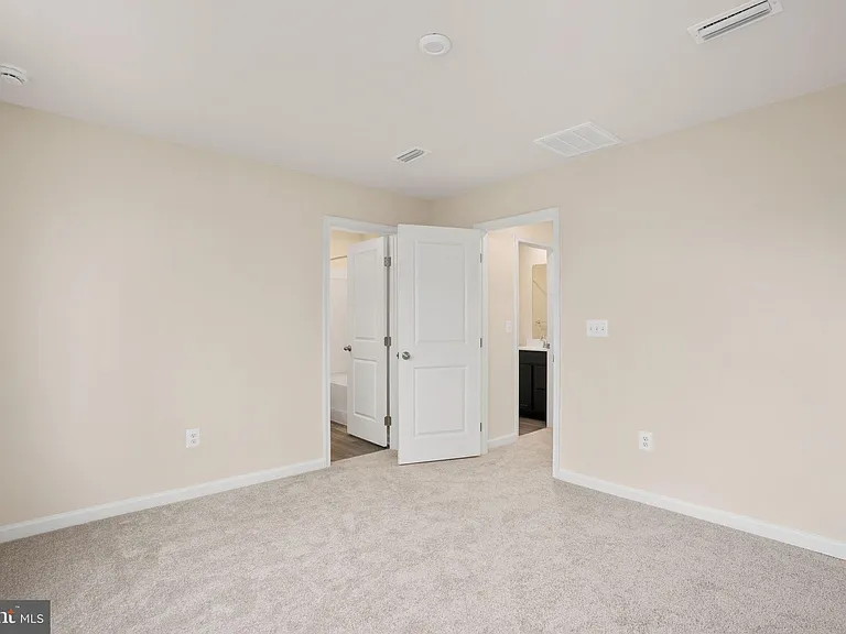 7263 Congressional Cir — Photo 34