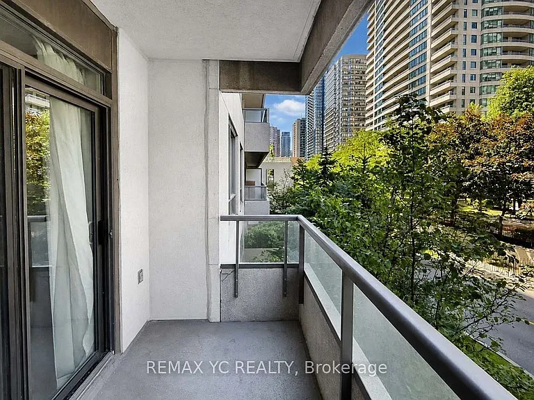 35 Hollywood Ave #216 — Photo 13