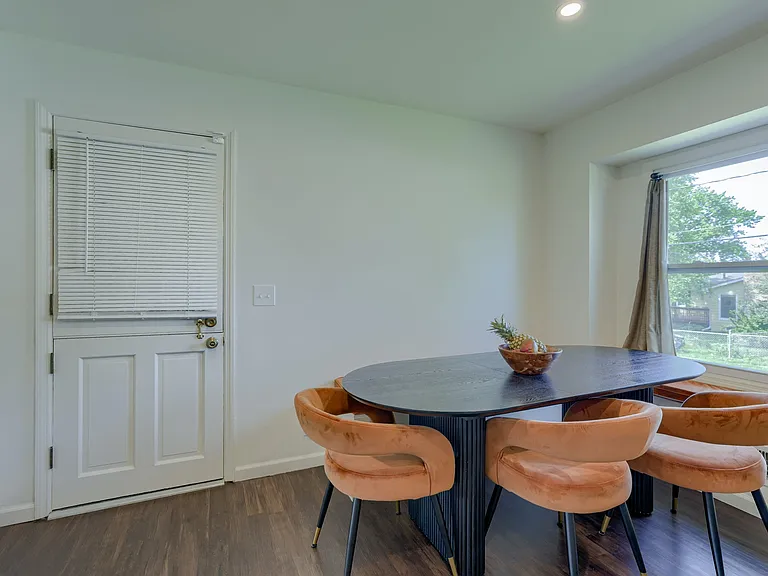 3322 S 78th St — Photo 12