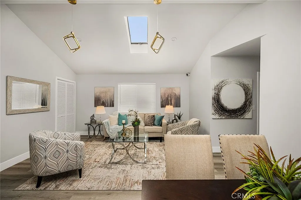 3 bed, 1026 sqft, $4,800 — Photo 4