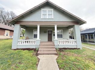718 N Main St, Nevada, MO 64772