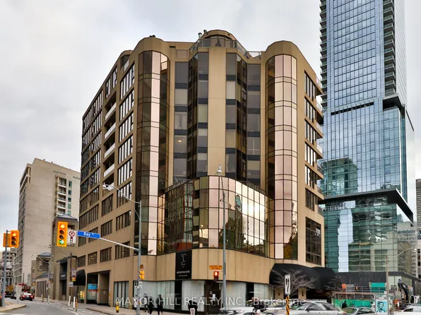 1331 Bay St #803, Toronto, ON M5R 2C4