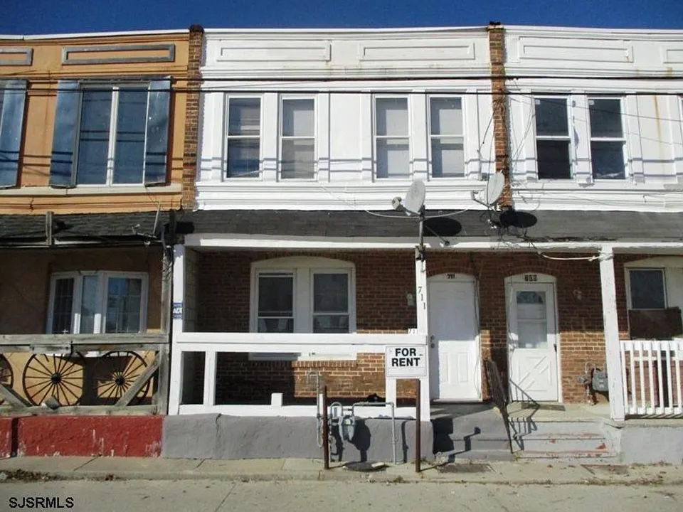 711 Harris Pl
