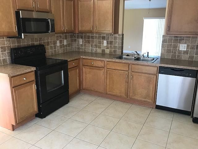 2nd image of 1913 SW Susset Ln
