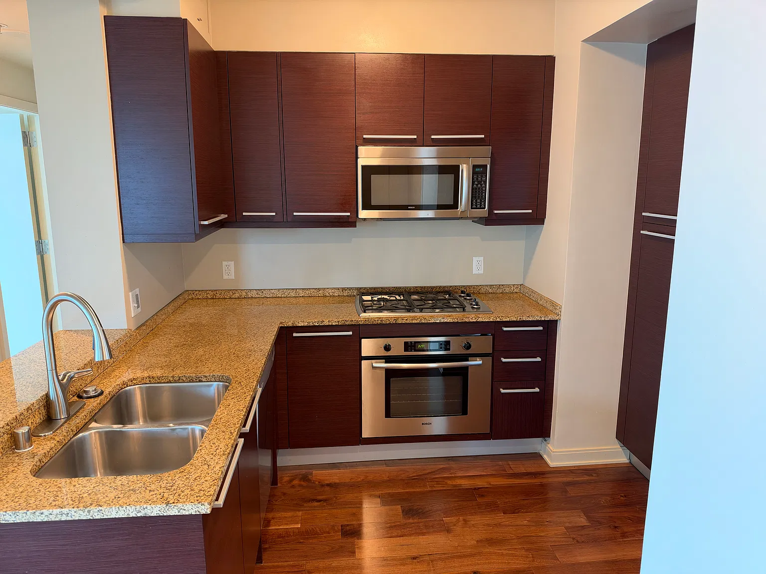 1 bed, 755 sqft, $5,950 — Photo 2