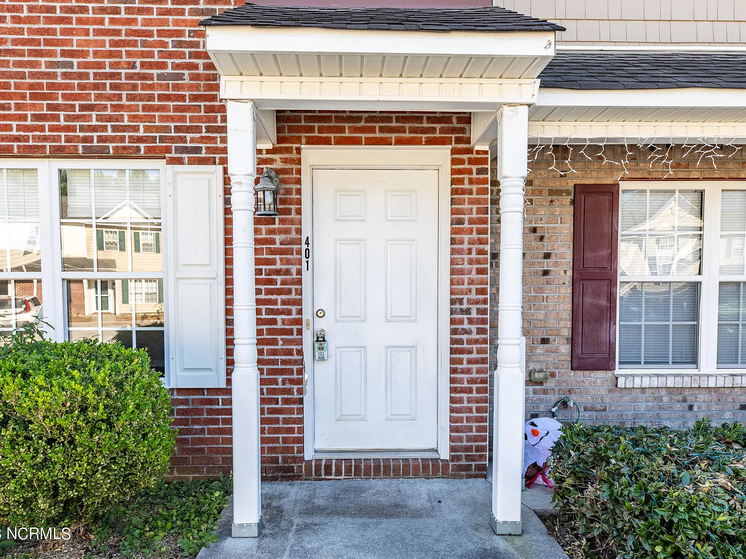 2 bed, 1.5 bath, 992 sqft, $1,200 — Photo 3